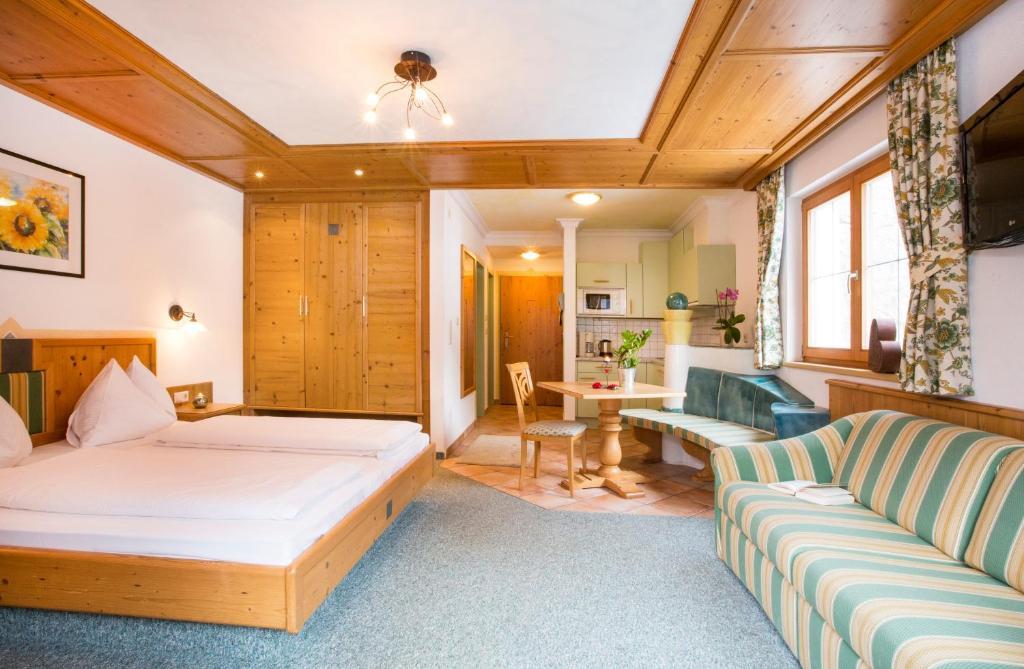 Fliana Arlberg Studios Sankt Anton am Arlberg Rum bild