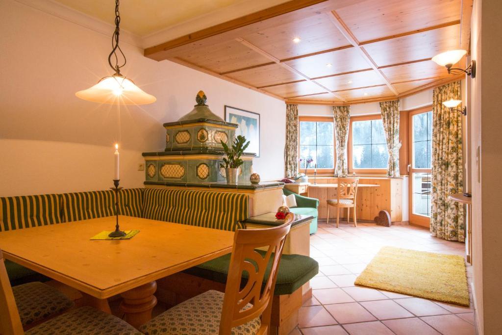 Fliana Arlberg Studios Sankt Anton am Arlberg Rum bild